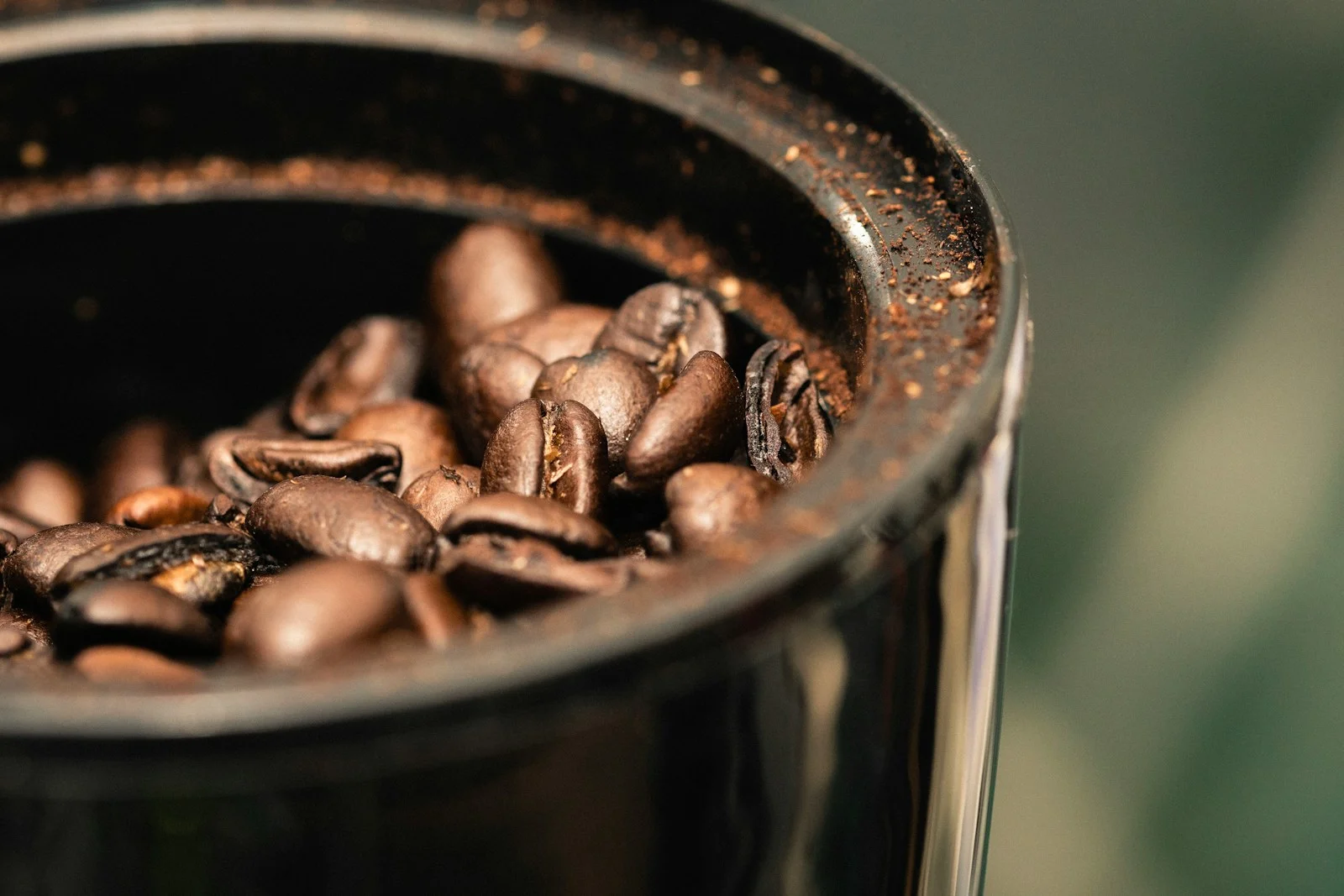 how-to-use-a-vitamix-as-a-coffee-grinder-and-save-money