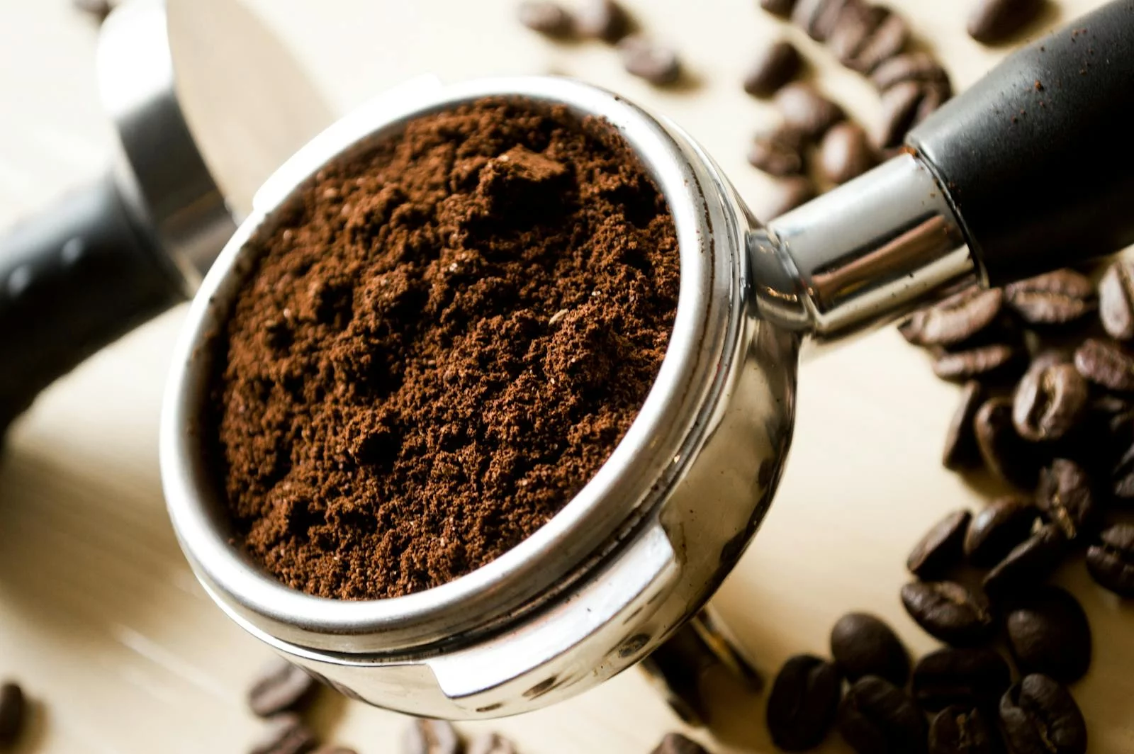 how-to-grind-coffee-beans-usuing-a-ninja-auto-iq-blender