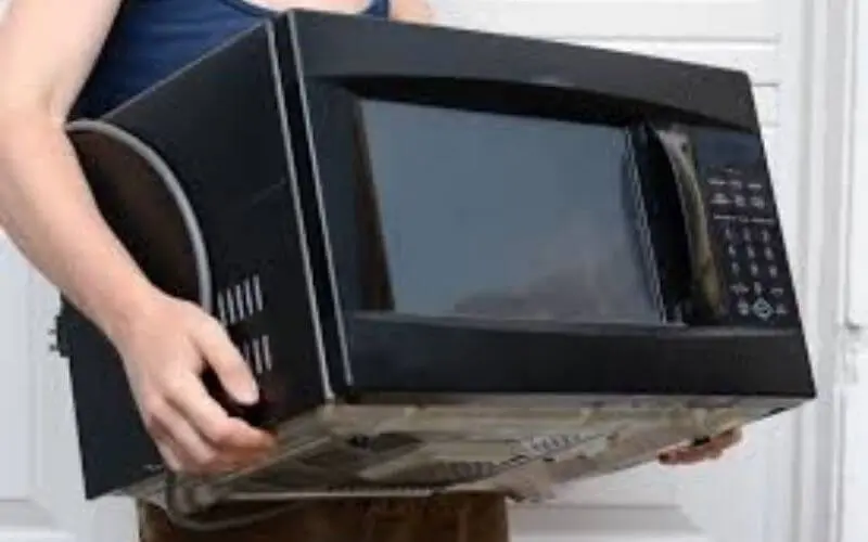 can-you-throw-a-microwave-in-the-trash-what-to-do-instead