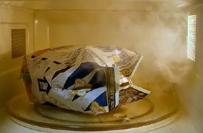 how-to-remove-burnt-popcorn-smell-from-a-microwave