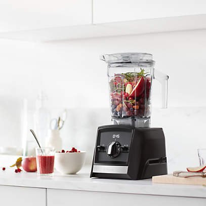 removing-the-lid-from-the-vitamix-ascent-a2500-blender
