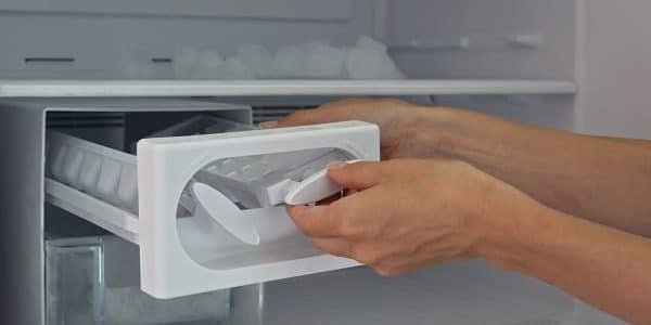 prevent-your-frigidaire-ice-maker-from-freezing-up