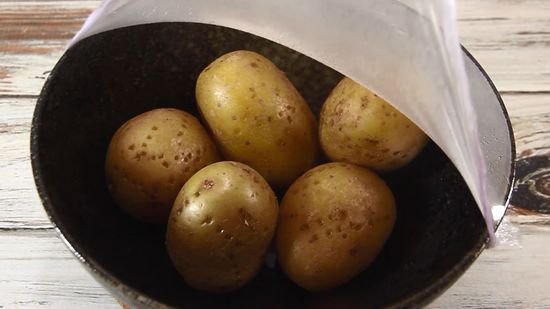 how-to-boil-potatoes-in-a-microwave