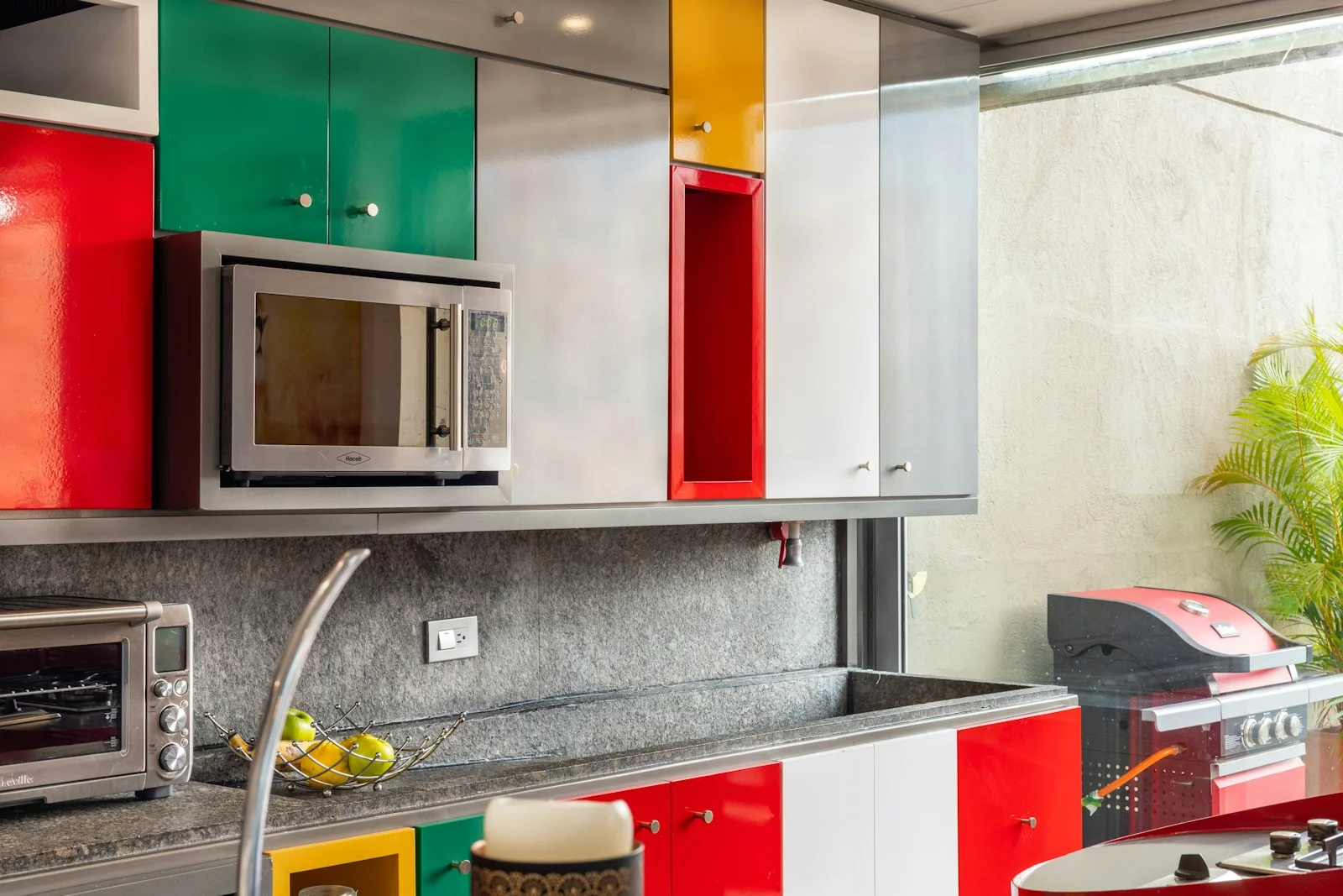 can-you-paint-a-microwave